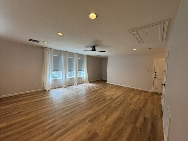 Building Photo - 2406 Elmen St
