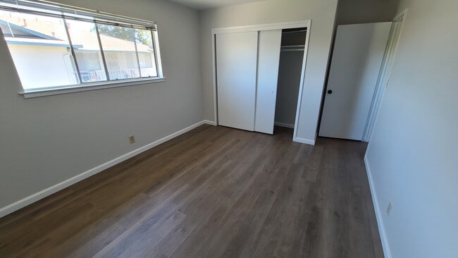 Building Photo - 1240 Juniper Dr
