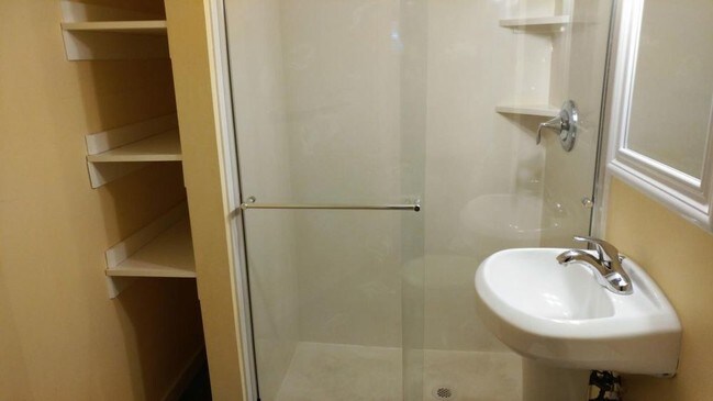 Building Photo - Amazing Ravenna Duplex-All Utilities Included