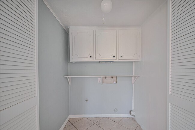 Building Photo - 16506 Amcreek Rd