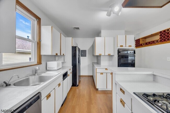 Building Photo - 128 E Colfax Ave