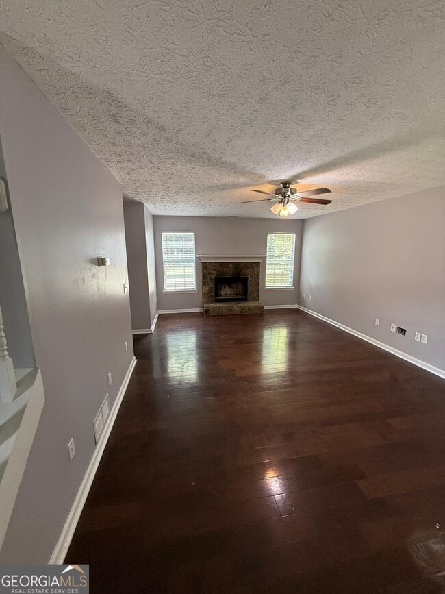 Building Photo - 3123 Rockview Dr