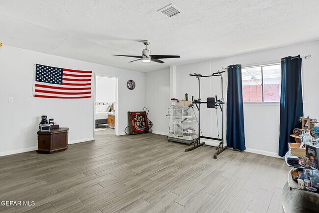 Building Photo - 9128 Diana Dr