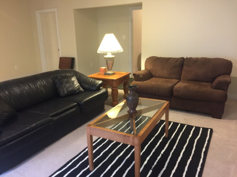 Building Photo - 10000 Caskadilla Ln