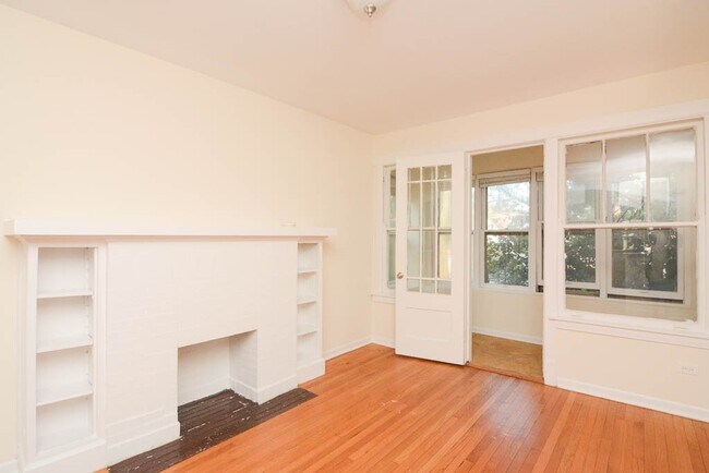 Building Photo - 2657 N St Louis Ave