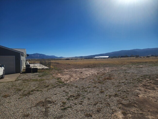 Building Photo - Rural freedom