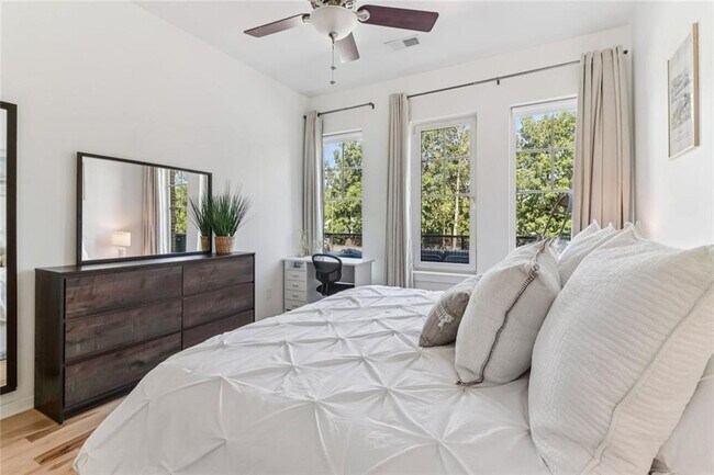 Building Photo - 1430 Dresden Dr NE