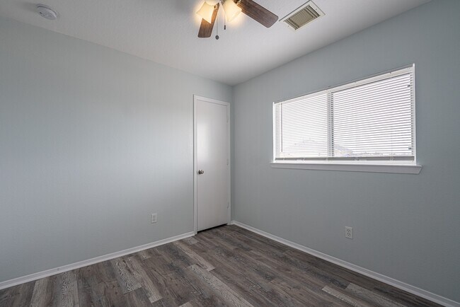 Building Photo - 6247 Elton Knolls St