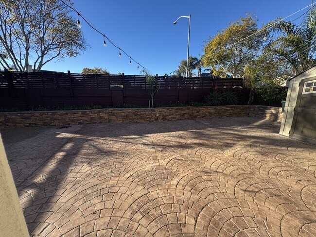 Building Photo - 10 Rhine Cir