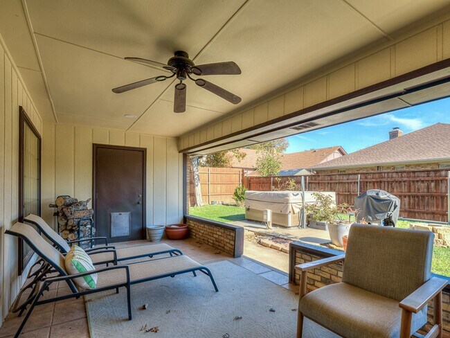 Building Photo - Fully Furnished Short Term Rental