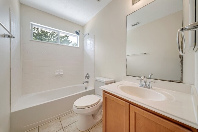 Building Photo - 33127 Cottonwood Bend