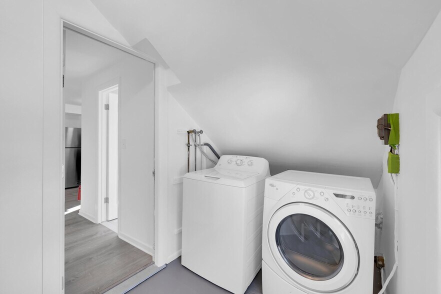 Building Photo - 148 S 4th Ave