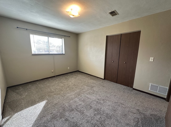 Building Photo - 1106 8th St Ct