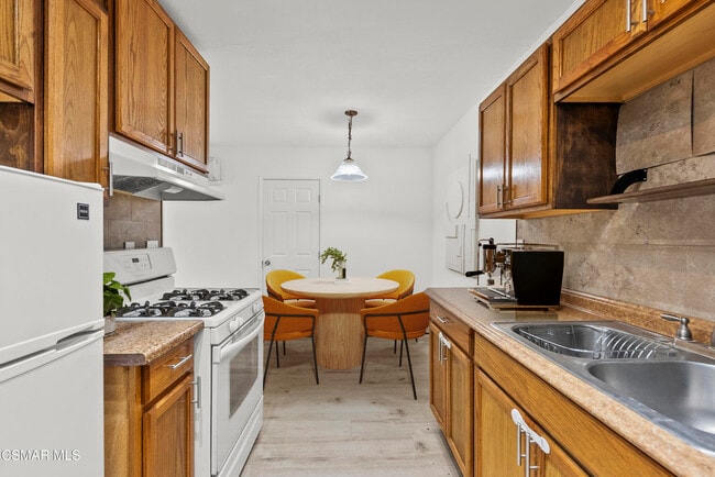 Building Photo - 8800 Cedros Ave