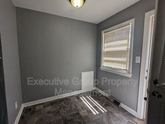 Building Photo - 403 Lee Rd