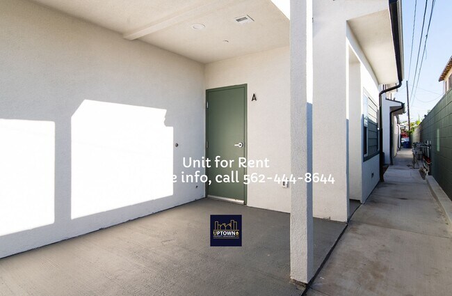 Building Photo - Townhome - 3 Bedrooms-2.0 Baths - Cudahy
