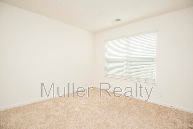 Building Photo - 173 Ash Ave