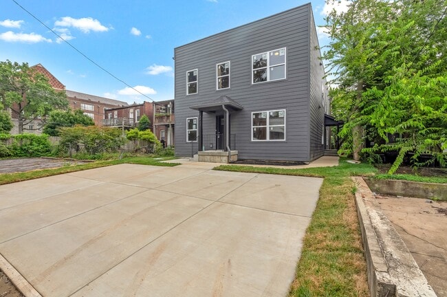 Building Photo - 3409 Juniata St - B