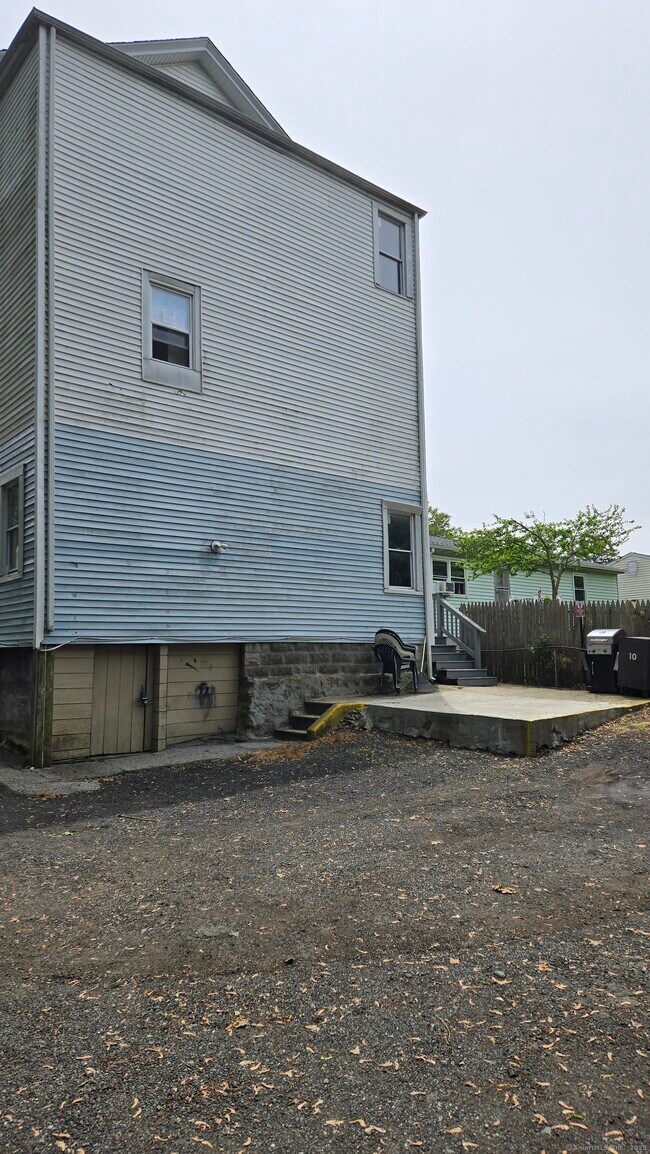 Building Photo - 117 Dikeman St