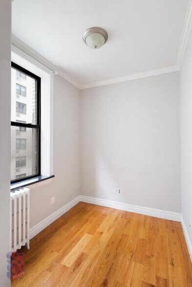 Building Photo - 326 E 35th St