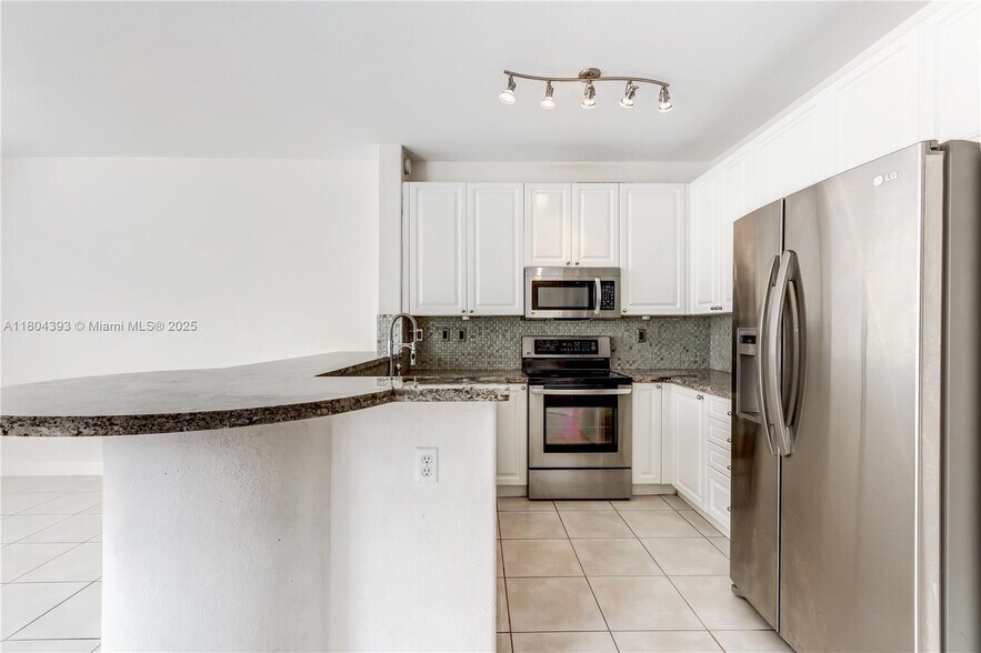 Building Photo - 5549 NW 113th Ct