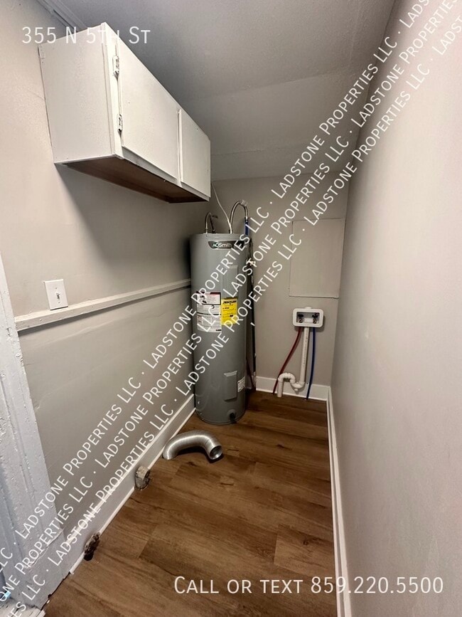 Building Photo - 355 N 5th St