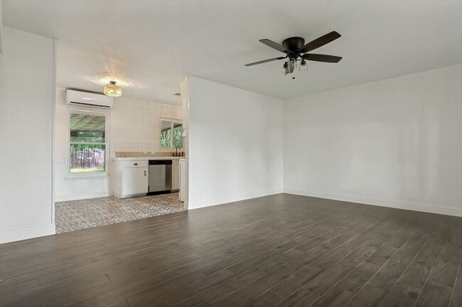 Building Photo - RENOVATED 2-BEDROOM HOME IN EAST TERRELL HILLS