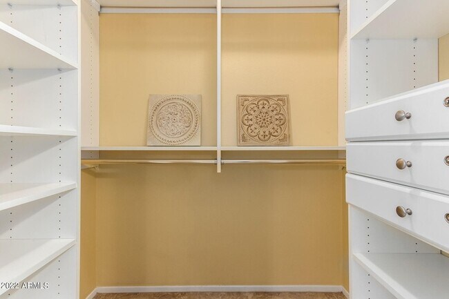 Building Photo - Your Oasis Awaits!