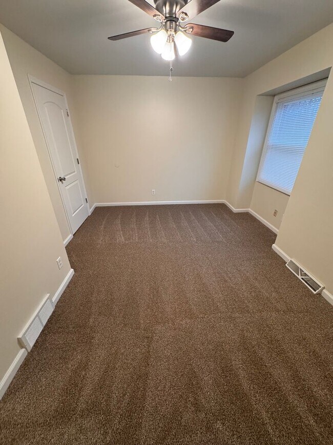 Building Photo - 4759 Logan Arms Dr