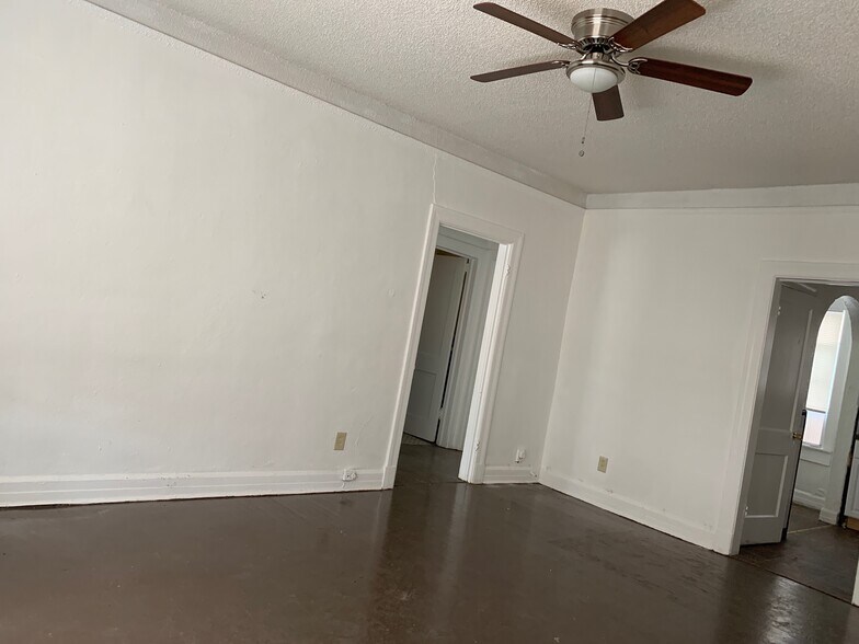 Building Photo - 2622 Boulevard St