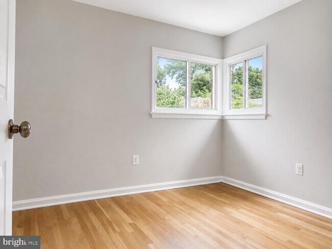 Building Photo - 10827 Charles Dr