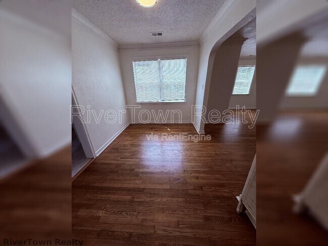 Building Photo - 2677 Larose Ave
