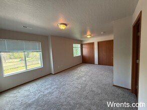 Building Photo - Newly Renovated 3 bed 2.5 bath in Spokane ...