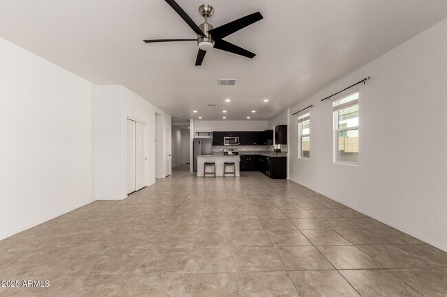 Building Photo - 5267 E Diatomite Dr