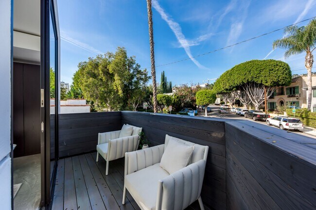 Building Photo - Architectural 1-Bed Designer Residence wit...