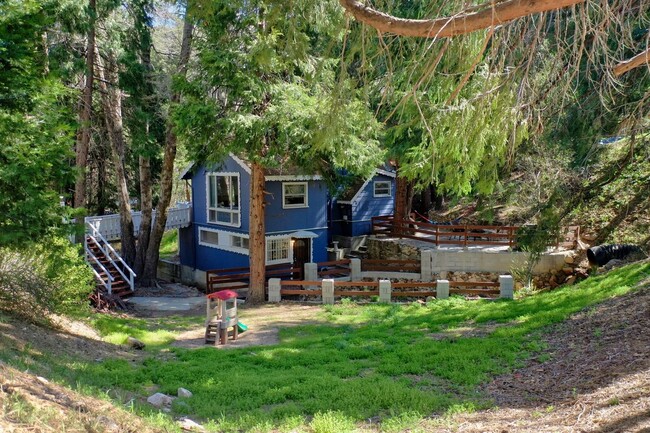 Building Photo - 407 S Dart Canyon Rd