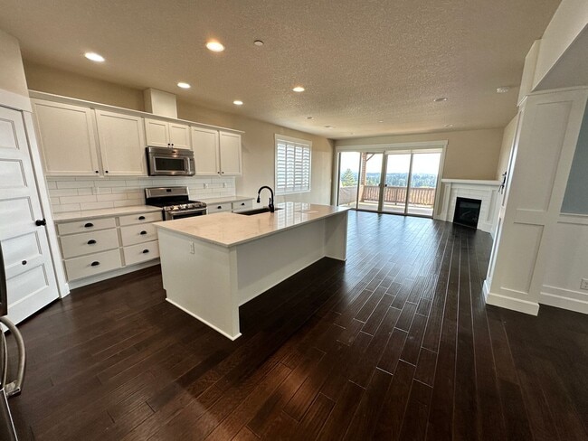 Building Photo - Gorgeous 4 Bedroom 2.5-Bath House in Tigar...