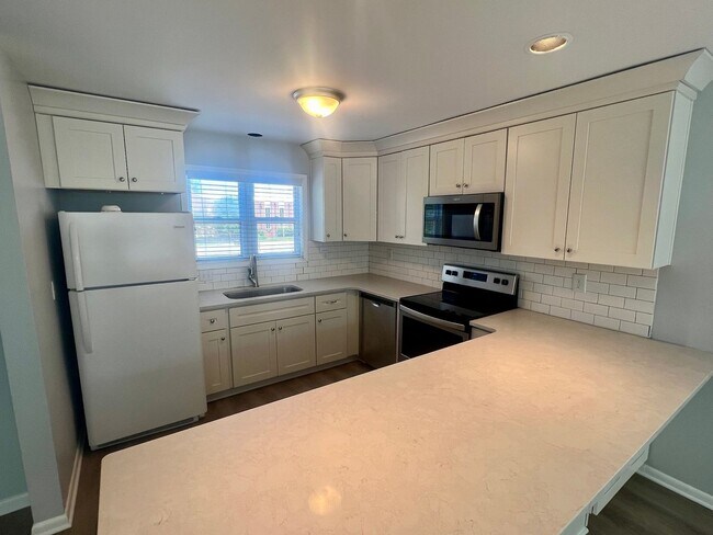 Building Photo - 3BR/3.5BA on the North End