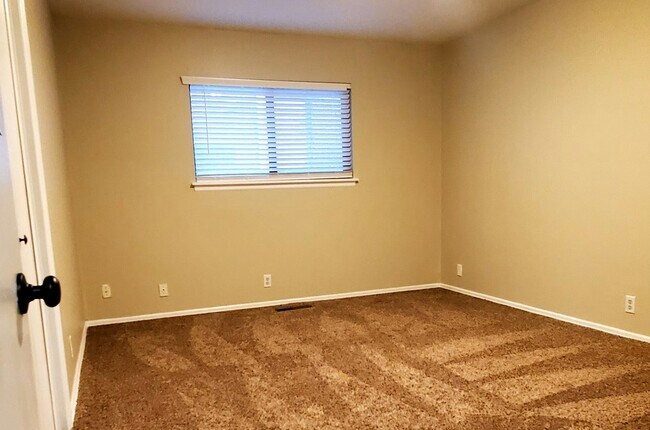 Building Photo - 5532 E 61st Pl