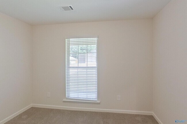 Building Photo - 111 Live Oak Dr