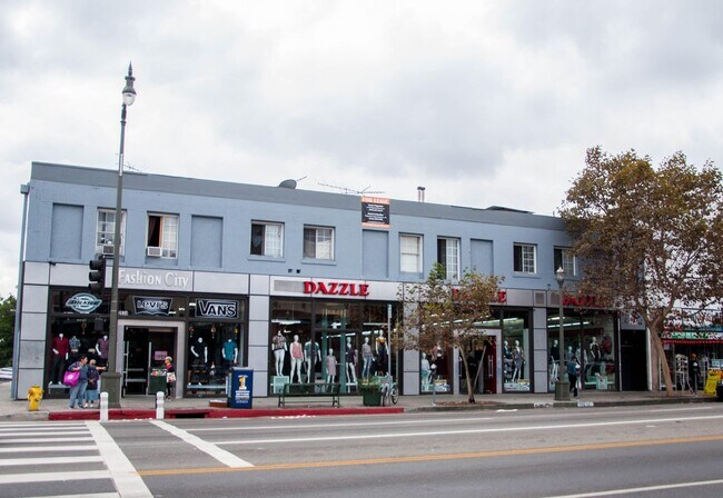 Interior Photo - 2626-2634 N Broadway