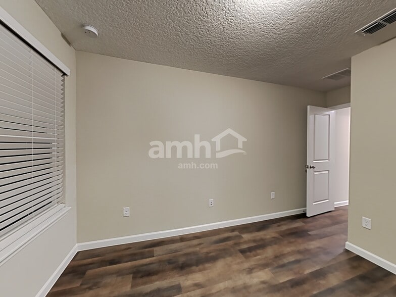 Building Photo - 91 Hemlock Point