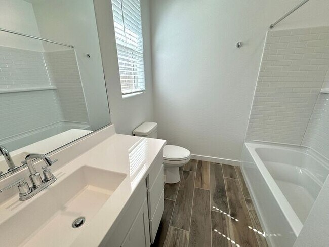 Building Photo - MOVE IN READY! New 5-Bedroom Home in Goody...