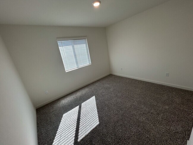 Building Photo - BRAND NEW 3 Bedroom Home for Rent in Redding CA