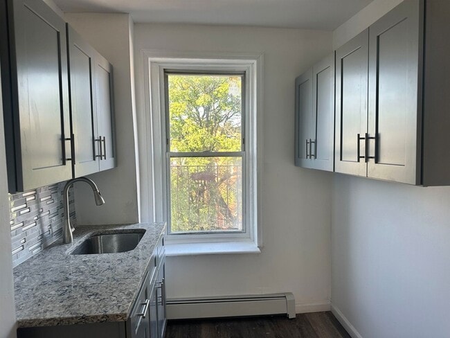 Building Photo - 340 2nd St