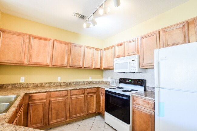 Building Photo - Spacious 3 Bed 2 Bath Unit For Rent in Orl...