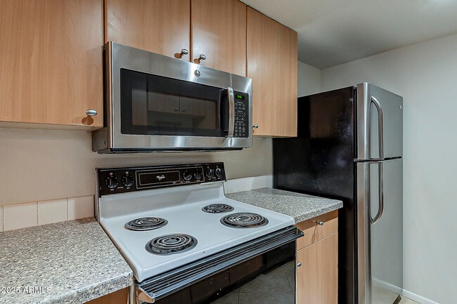Building Photo - 1023 N 84th Pl