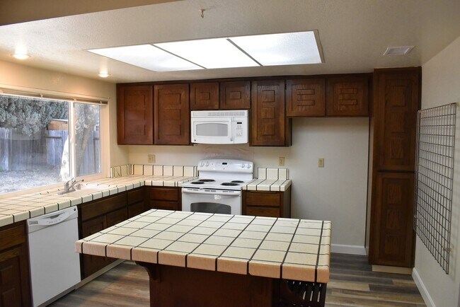 Building Photo - 247 Belford Pl