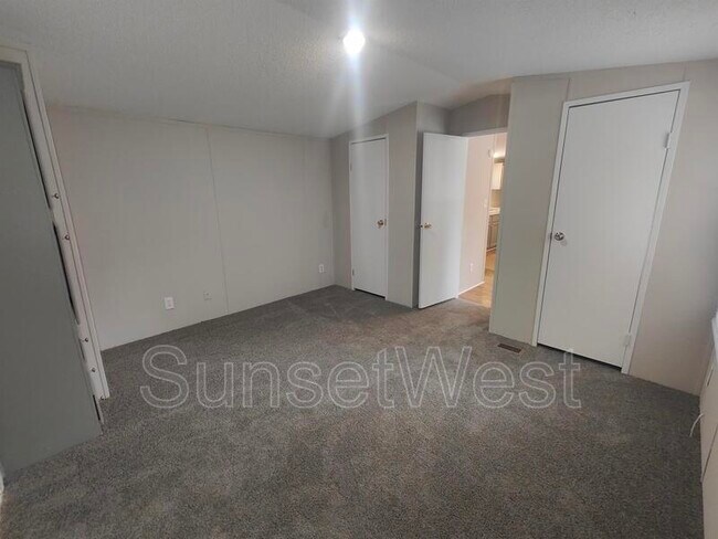 Building Photo - 193 Sunshine Dr