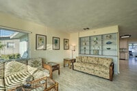 Building Photo - 1017 Pineland Ave